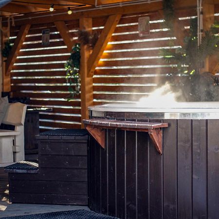 Aloha Glamp - Okragle Domki Przy Rzece - Balia I Sauna - Energylandia Zagornik Rom bilde
