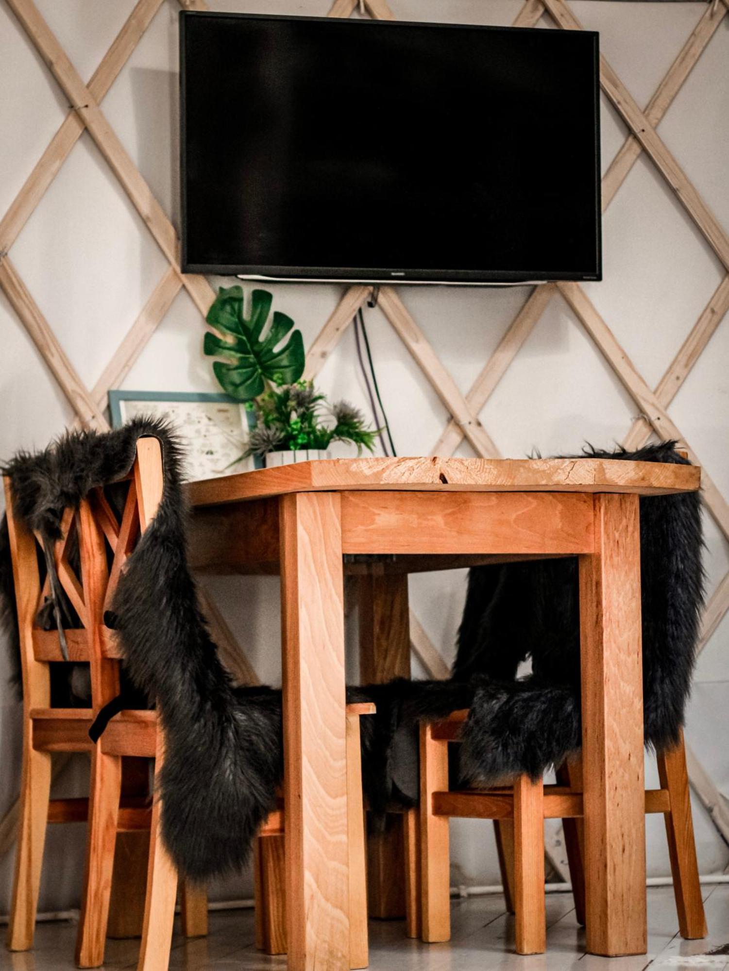 Aloha Glamp - Okragle Domki Przy Rzece - Balia I Sauna - Energylandia Zagornik Rom bilde