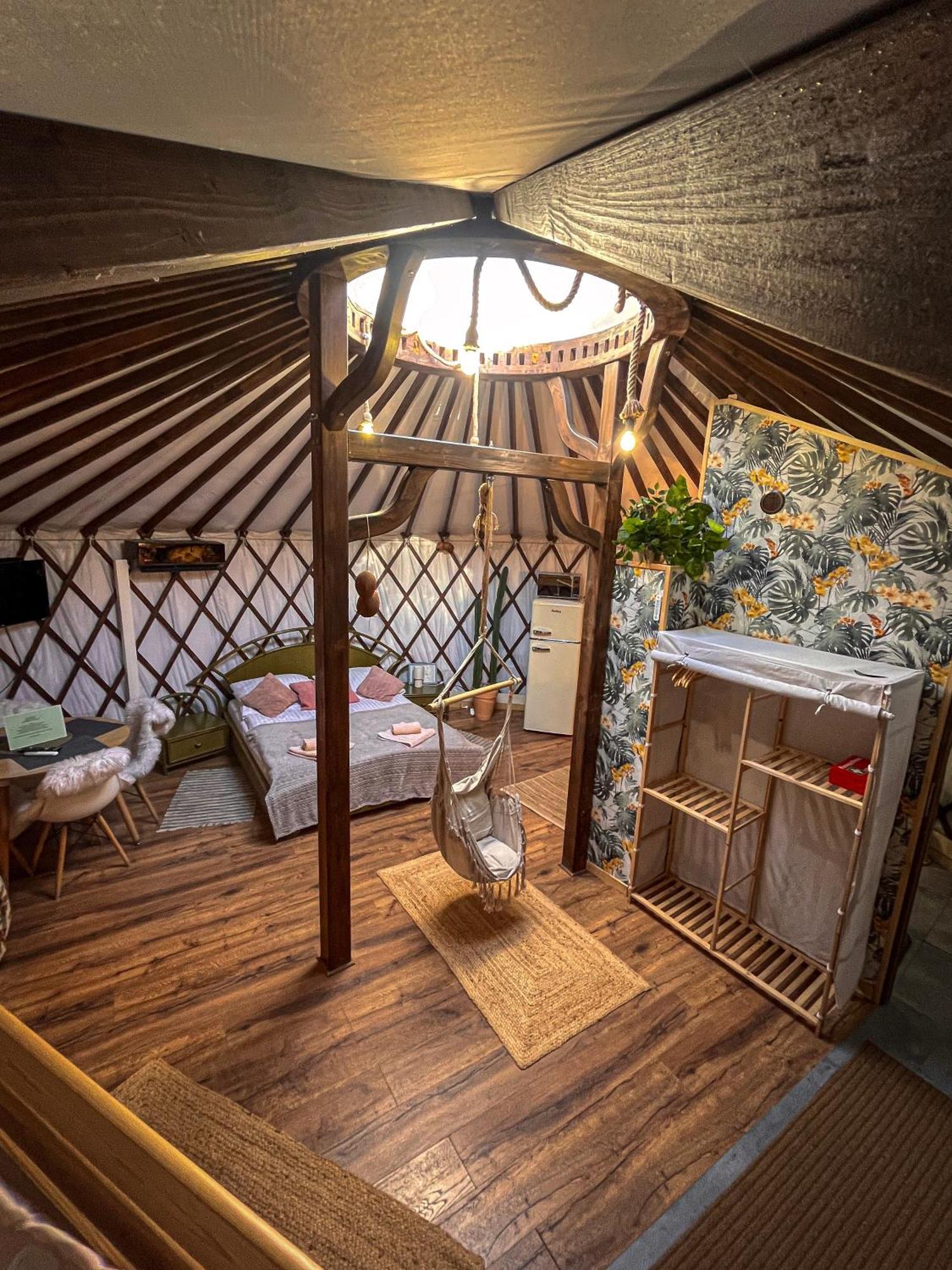 Aloha Glamp - Okragle Domki Przy Rzece - Balia I Sauna - Energylandia Zagornik Rom bilde