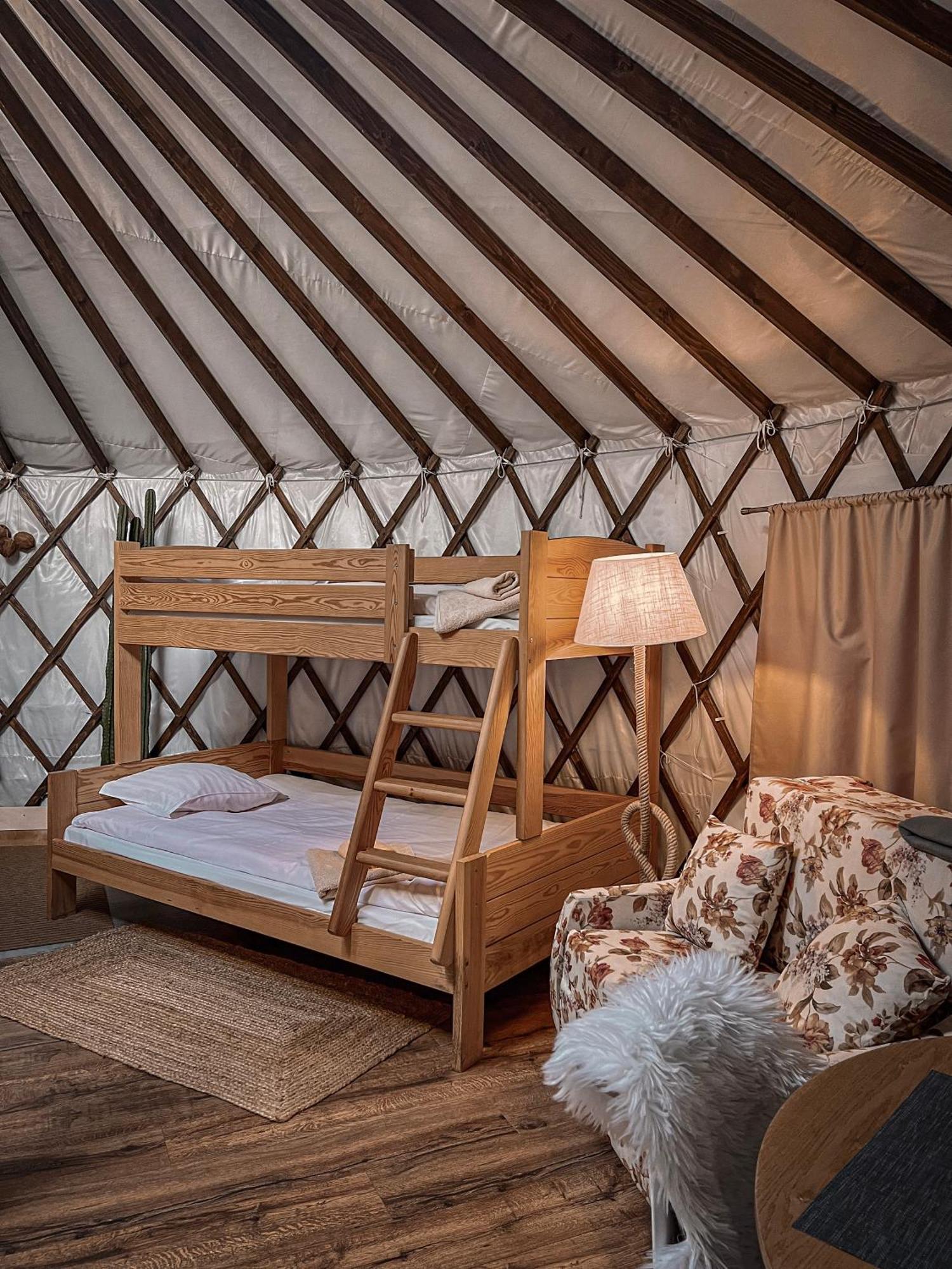 Aloha Glamp - Okragle Domki Przy Rzece - Balia I Sauna - Energylandia Zagornik Rom bilde