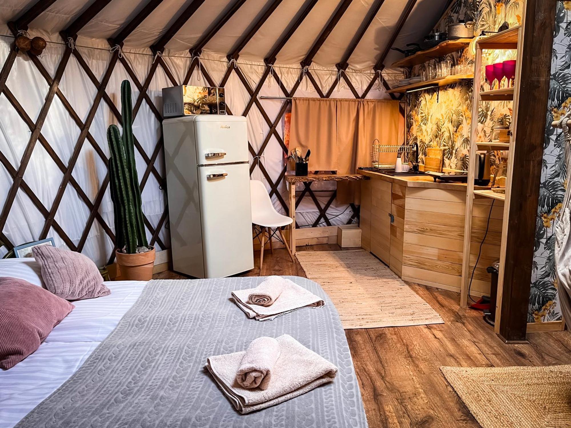 Aloha Glamp - Okragle Domki Przy Rzece - Balia I Sauna - Energylandia Zagornik Eksteriør bilde